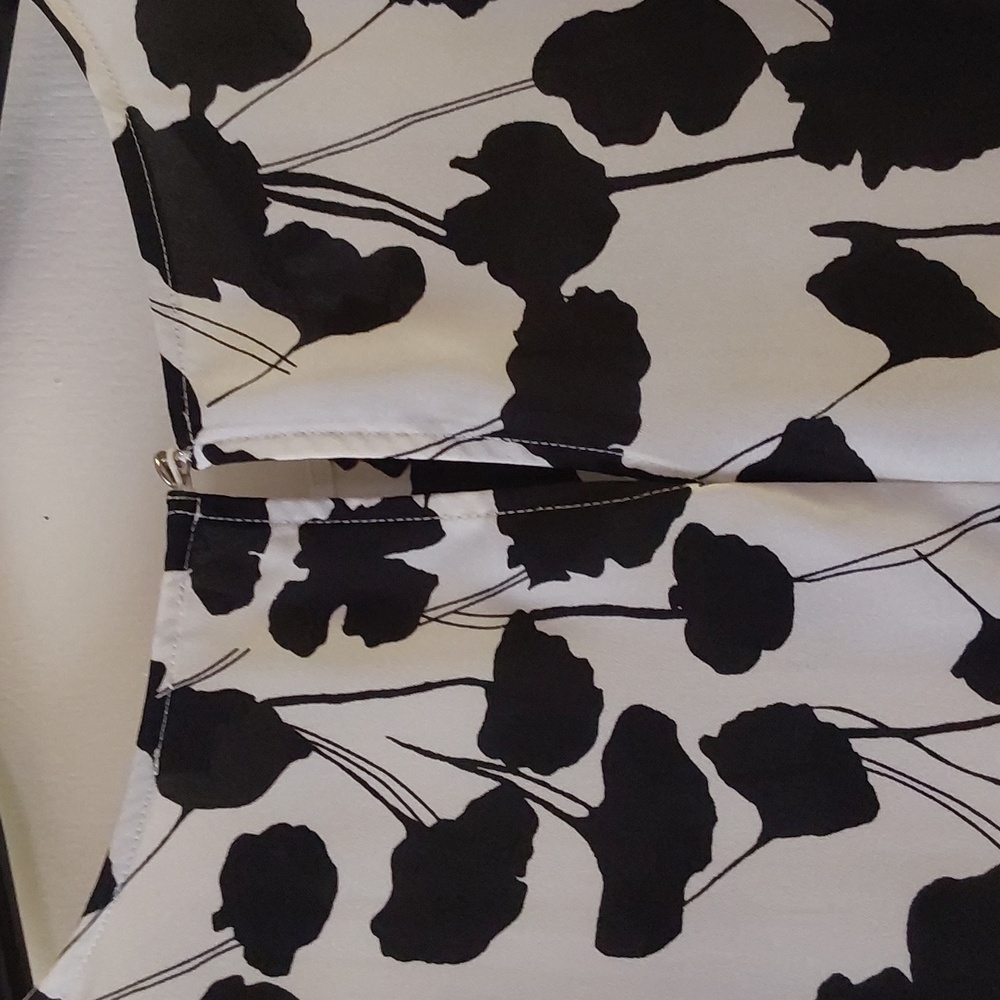 - Vince Camuto Plus Size High Low Black White Flowing Blouse - Picture 5 of 9